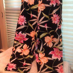NWOT: Vibrant Briggs capris, size 16W